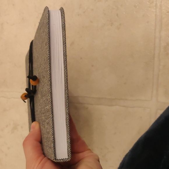 New! 1 ruled journal and 1 pack of felt tip black ink fine point (0.5mm) pens - Picture 6 of 11